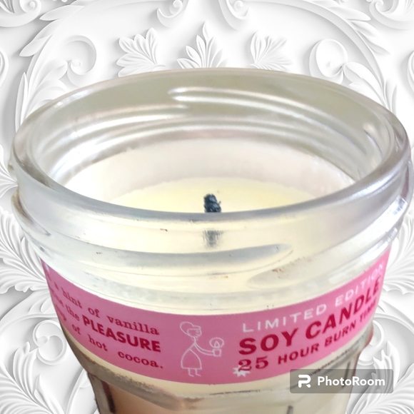 Mrs. Meyers Clean Day Soy Candle 4.8 oz Limited Edition Peppermint - Picture 3 of 5